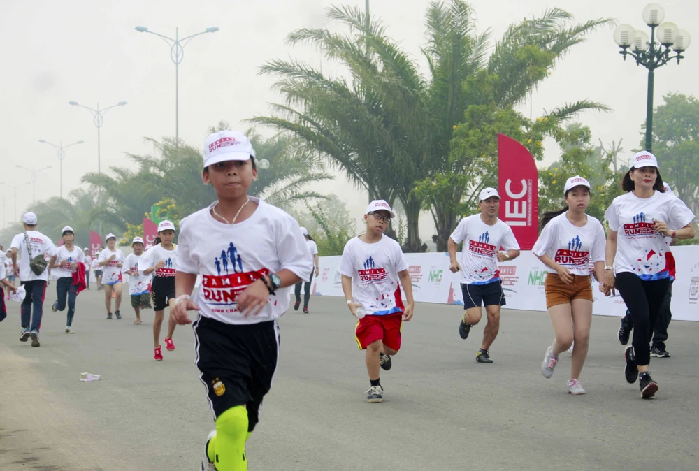 Hơn 2.000 gia đình tham gia chương trình “Gia đình chạy vì tương lai cùng IEC” ảnh 2 Hơn 2.000 gia đình tham gia chương trình “Gia đình chạy vì tương lai cùng IEC” ảnh 2