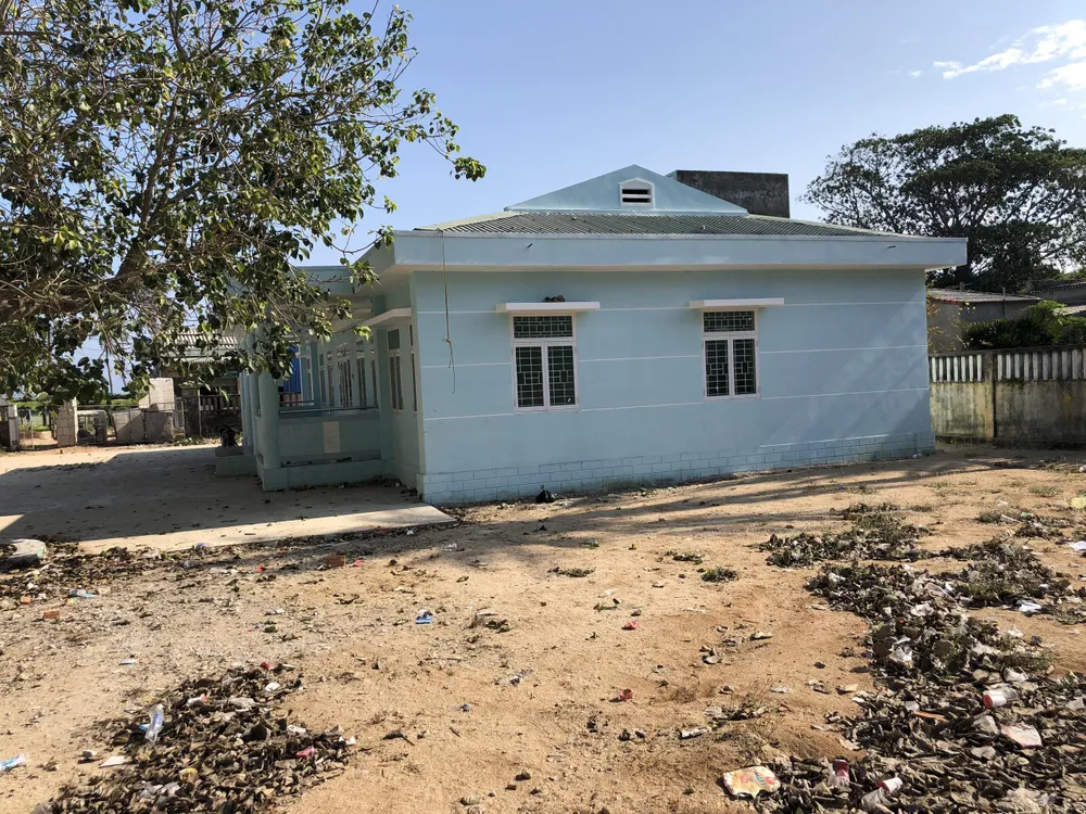Vừa xây xong, hai trường mầm non ở Lý Sơn thành bãi tập kết rác ảnh 1 Vừa xây xong, hai trường mầm non ở Lý Sơn thành bãi tập kết rác ảnh 1