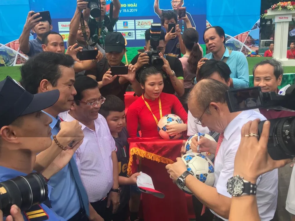 Ông Park Hang-seo giao lưu với người hâm mộ Quảng Ngãi ảnh 1 Ông Park Hang-seo giao lưu với người hâm mộ Quảng Ngãi ảnh 1