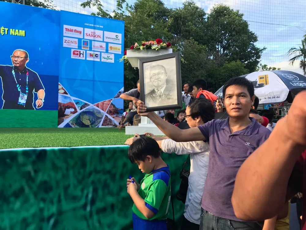 Ông Park Hang-seo giao lưu với người hâm mộ Quảng Ngãi ảnh 4 Ông Park Hang-seo giao lưu với người hâm mộ Quảng Ngãi ảnh 4