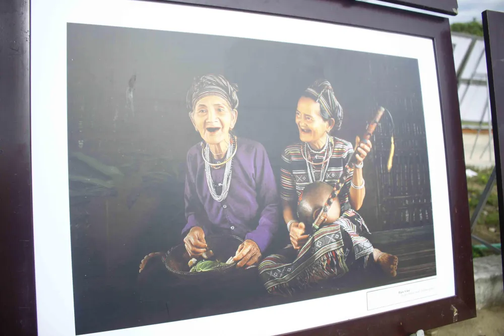 Triển lãm ảnh Đất nước - Con người Trà Bồng và miền Tây Quảng Ngãi ảnh 4 Triển lãm ảnh Đất nước - Con người Trà Bồng và miền Tây Quảng Ngãi ảnh 4