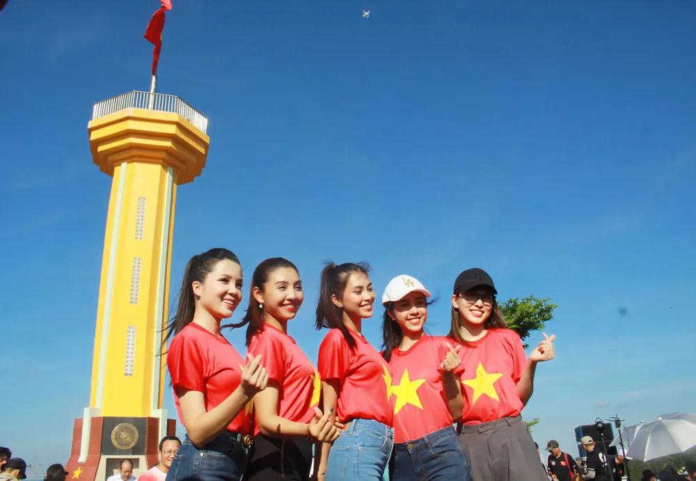 Lễ thượng cờ trên đỉnh Thới Lới, đảo Lý Sơn ảnh 11