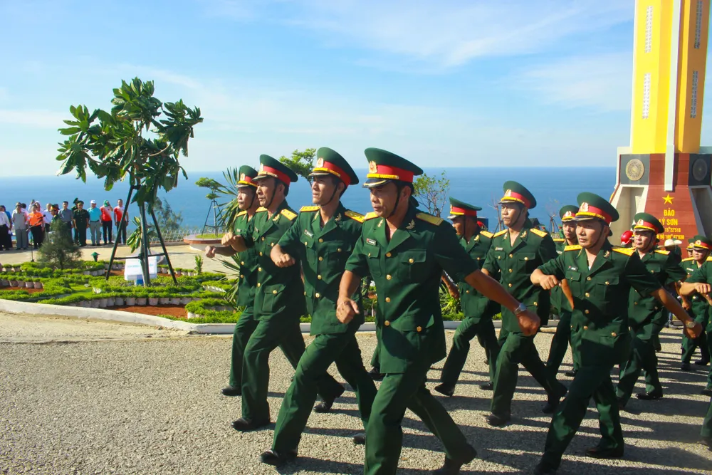 Lễ thượng cờ trên đỉnh Thới Lới, đảo Lý Sơn ảnh 6