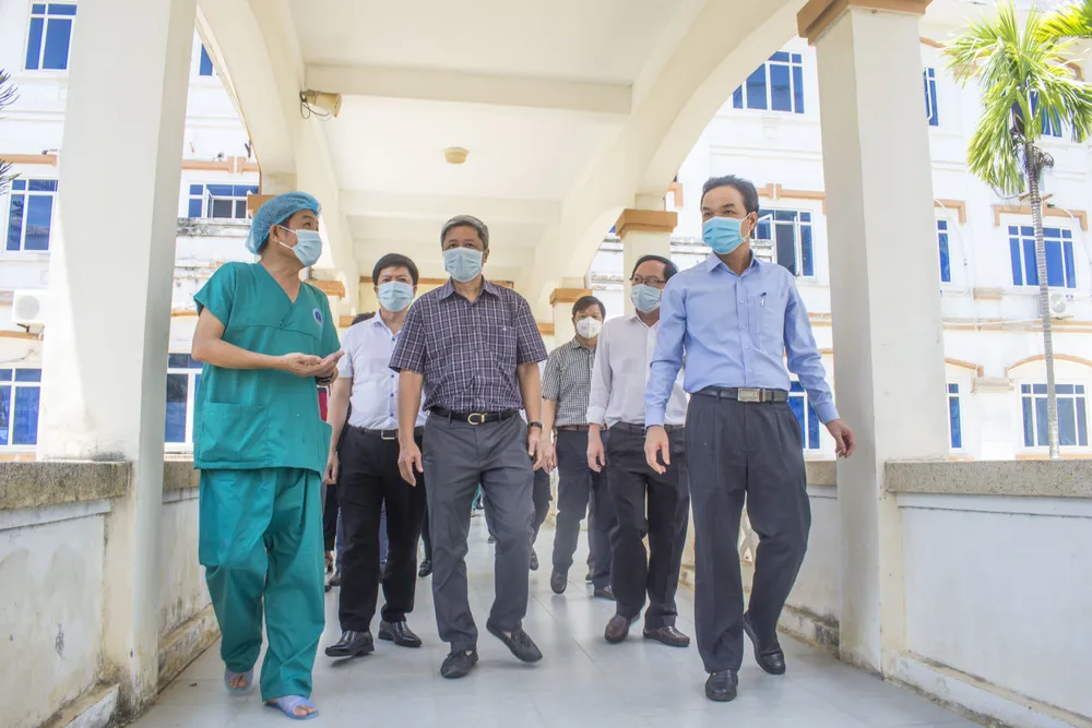 Cận cảnh Bệnh viện dã chiến ở Quảng Ngãi ảnh 2