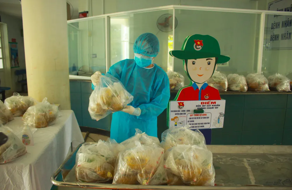 Cận cảnh Bệnh viện dã chiến ở Quảng Ngãi ảnh 11