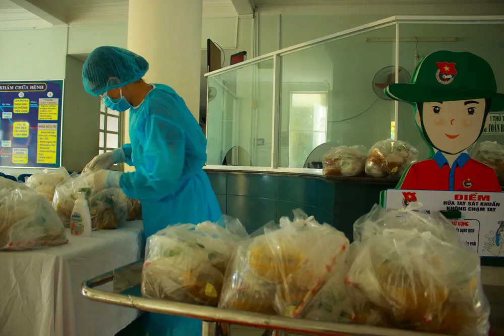 Cận cảnh Bệnh viện dã chiến ở Quảng Ngãi ảnh 10