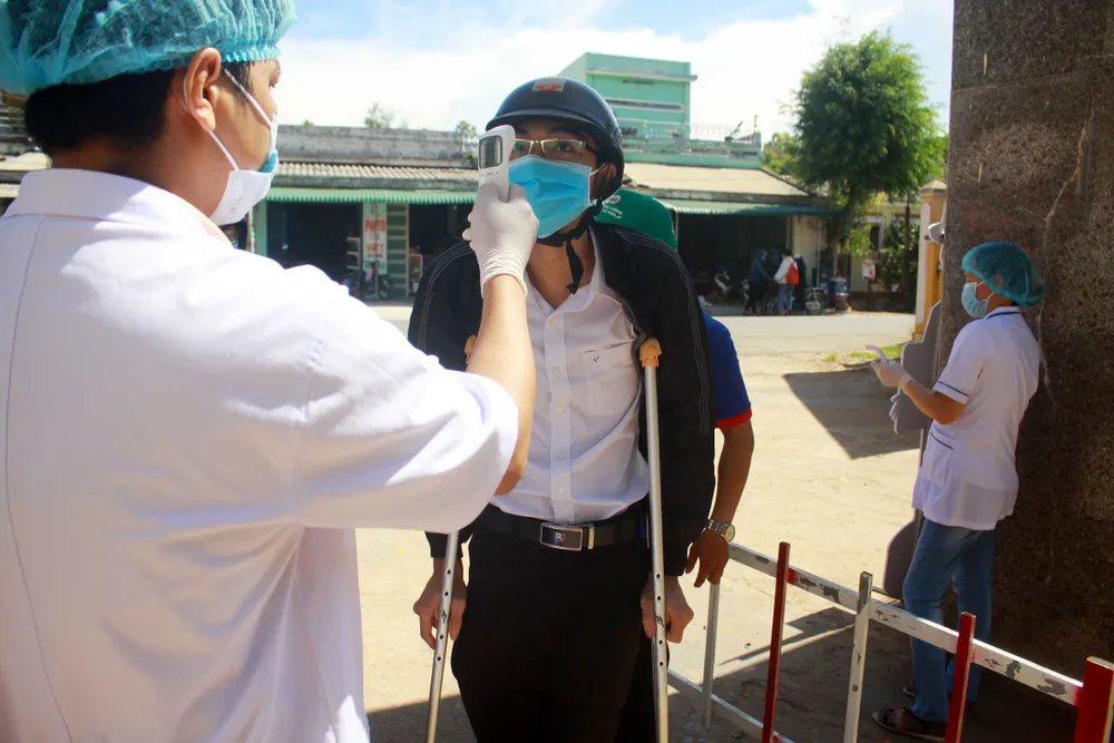 TPHCM: Thí sinh thoải mái bước vào môn thi đầu tiên của kỳ thi tốt nghiệp THPT năm 2020 ảnh 10