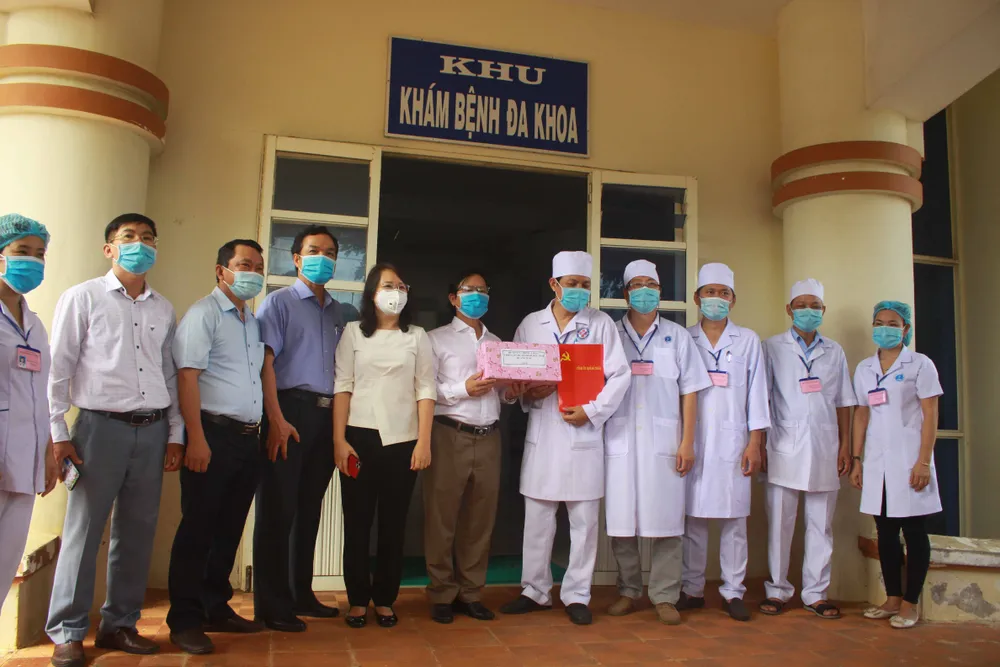 Bệnh nhân 621 xuất viện, 11 ngày Quảng Ngãi không có ca mắc Covid-19 mới ảnh 3