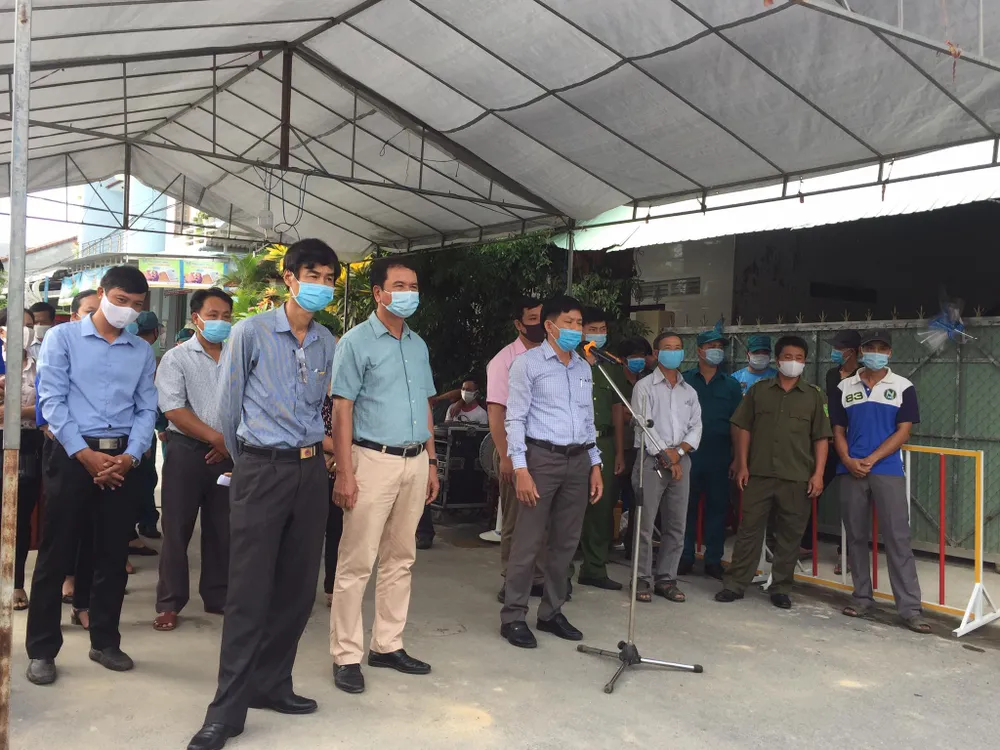 Dỡ bỏ cách ly y tế tại chỗ đối với 36 hộ dân sau khi ca bệnh 621 xuất viện ảnh 2 Dỡ bỏ cách ly y tế tại chỗ đối với 36 hộ dân sau khi ca bệnh 621 xuất viện ảnh 2