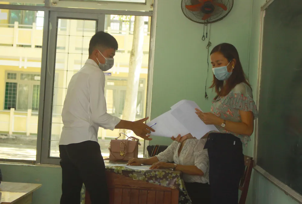 Quảng Ngãi: Hơn 390 thí sinh tham dự kỳ thi tốt nghiệp THPT đợt 2  ảnh 6 Quảng Ngãi: Hơn 390 thí sinh tham dự kỳ thi tốt nghiệp THPT đợt 2  ảnh 6