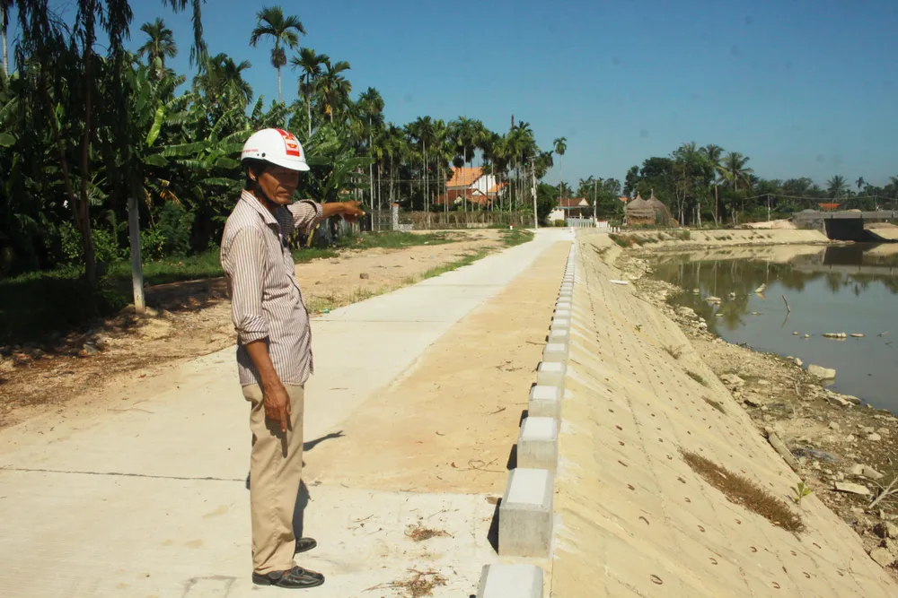 Quảng Ngãi: 30 hộ dân hiến đất làm kè phòng, chống sạt lở ảnh 2