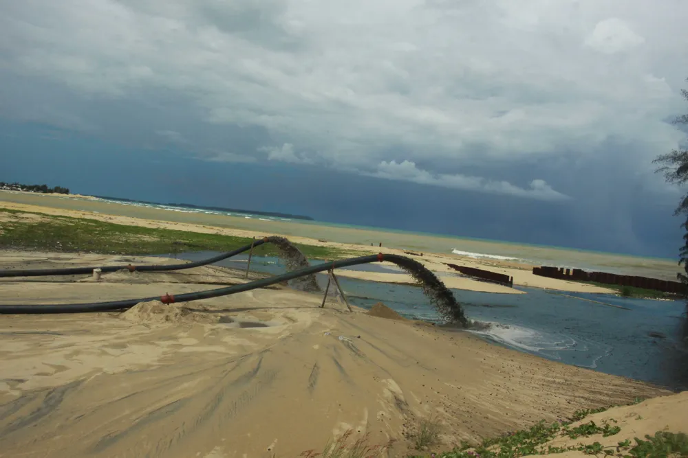 Khẩn trương nạo vét cửa biển Cửa Đại để tàu thuyền vào tránh trú ảnh 2 Khẩn trương nạo vét cửa biển Cửa Đại để tàu thuyền vào tránh trú ảnh 2