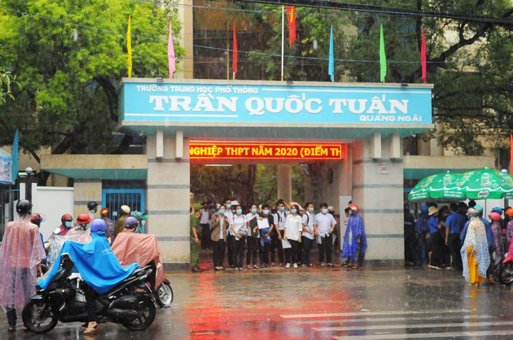 Vì sao Quảng Ngãi thu hồi 3,5 tỷ đồng khen thưởng học sinh? ảnh 1 Vì sao Quảng Ngãi thu hồi 3,5 tỷ đồng khen thưởng học sinh? ảnh 1