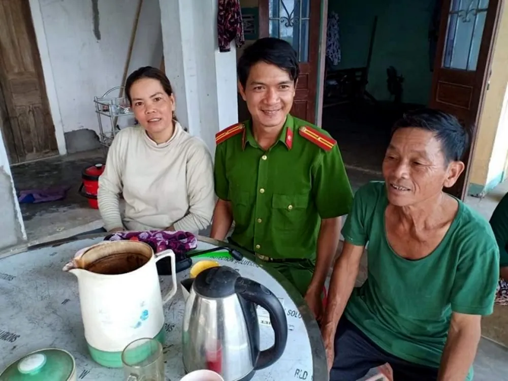 Nhặt được túi xách có 60 triệu đồng, trả lại cho người mất ảnh 1