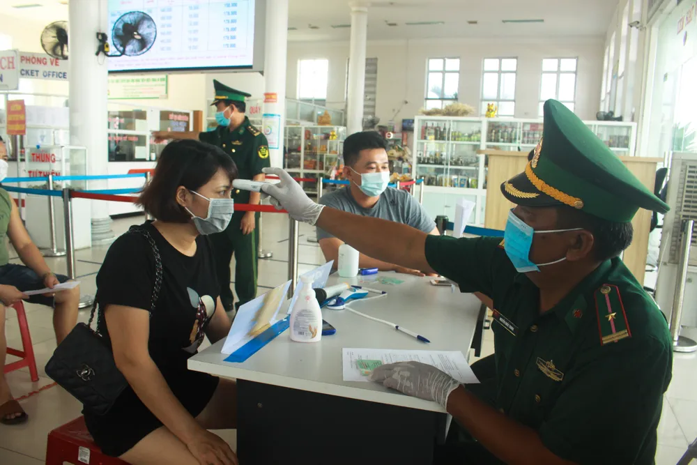 Quảng Ngãi cho học sinh nghỉ học từ 12 giờ trưa ngày 6-5 để phòng, chống dịch ảnh 1