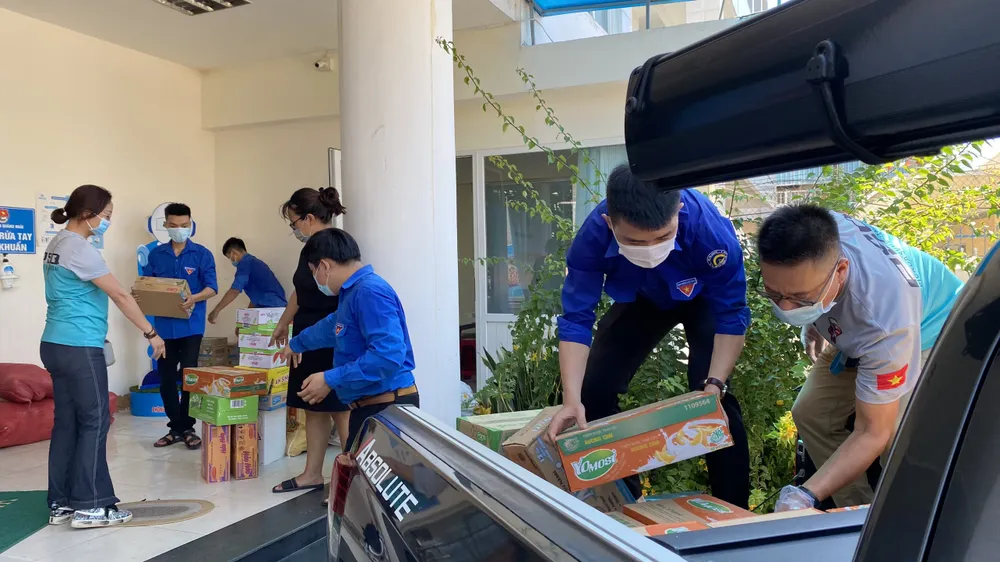 Chuyến xe yêu thương chở nhu yếu phẩm từ Quảng Ngãi đến TPHCM góp phần chống dịch ảnh 3