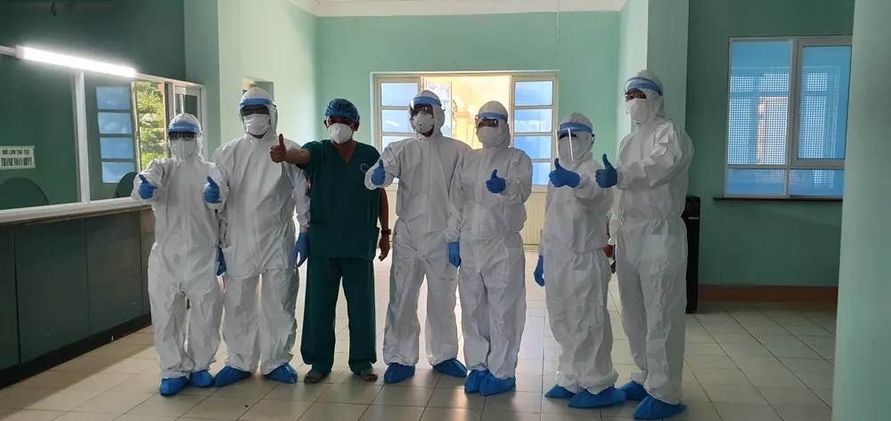 Quảng Ngãi: Bệnh nhân Covid-19 sinh em bé nặng 3kg tại khu điều trị đặc biệt ảnh 2