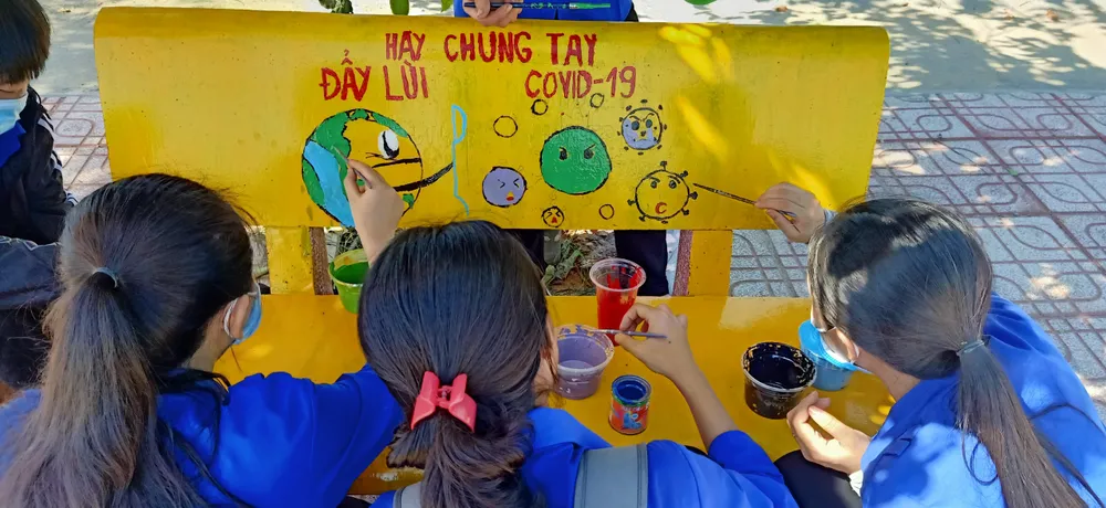 Quảng Ngãi: Thông điệp trên chiếc ghế đá vẽ phòng, chống Covid-19 ảnh 1