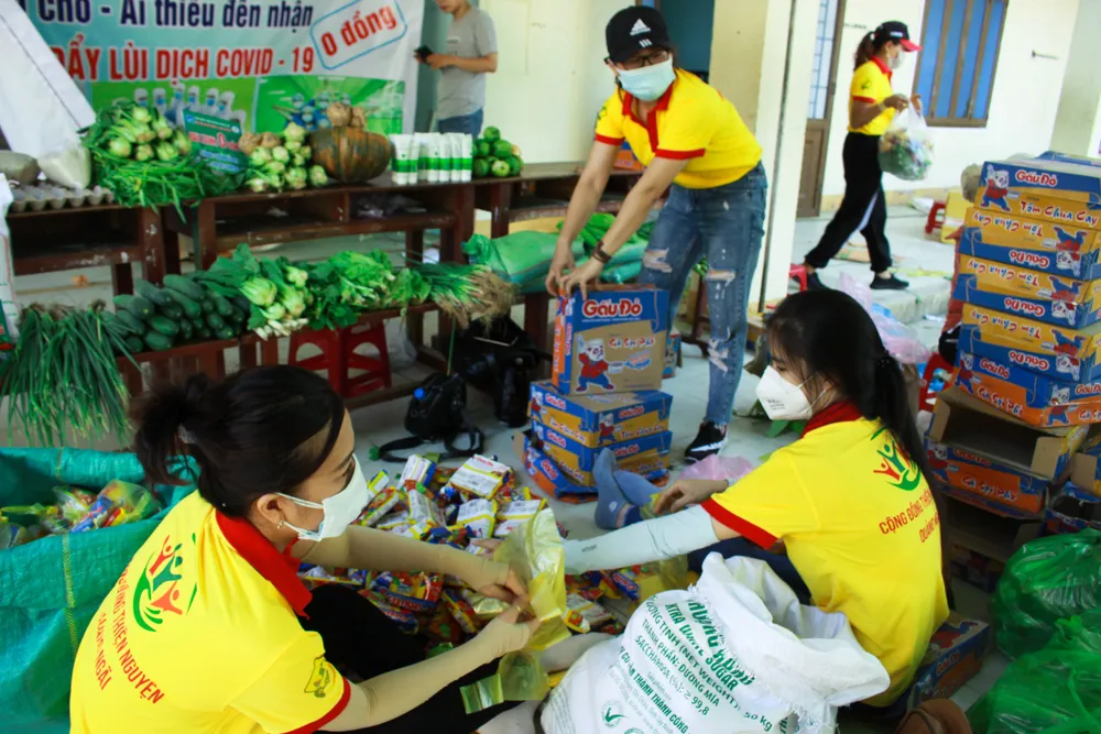 Quảng Ngãi: Nhiều gian hàng 0 đồng giúp người dân vượt khó ảnh 11 Quảng Ngãi: Nhiều gian hàng 0 đồng giúp người dân vượt khó ảnh 11