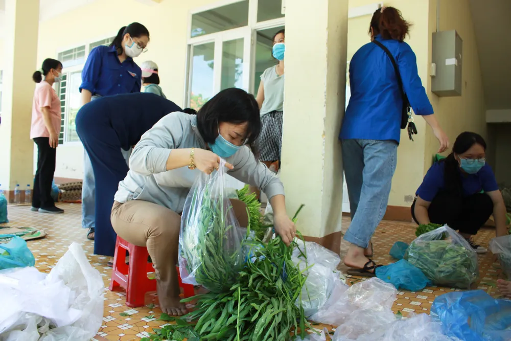Quảng Ngãi: Nhiều gian hàng 0 đồng giúp người dân vượt khó ảnh 5 Quảng Ngãi: Nhiều gian hàng 0 đồng giúp người dân vượt khó ảnh 5