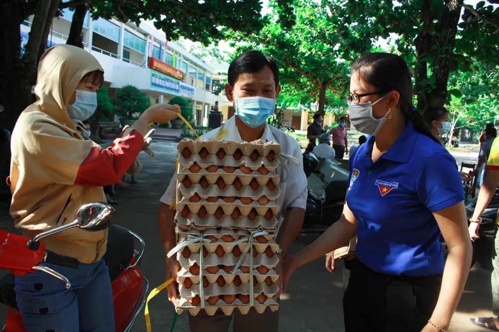 Quảng Ngãi: Nhiều gian hàng 0 đồng giúp người dân vượt khó ảnh 4 Quảng Ngãi: Nhiều gian hàng 0 đồng giúp người dân vượt khó ảnh 4