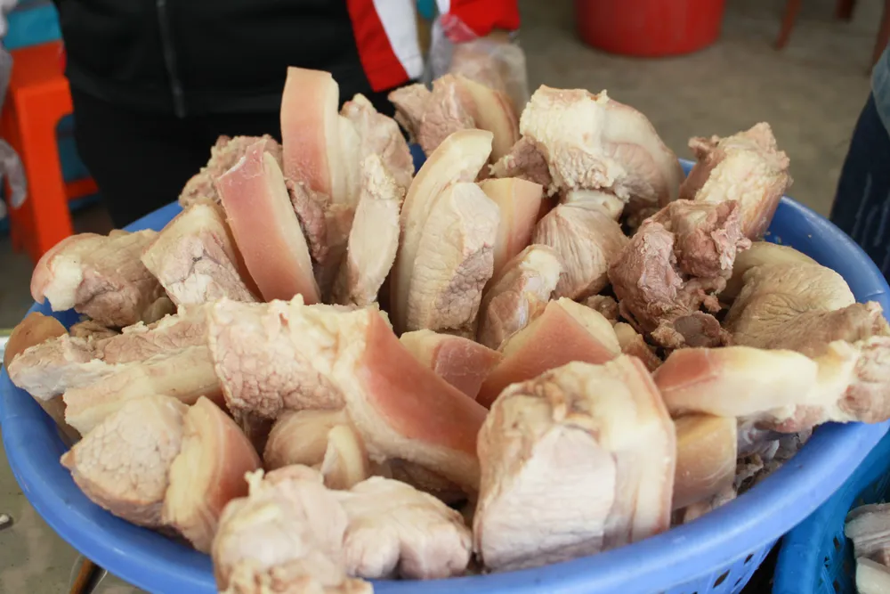 Người dân Quảng Ngãi tự tay làm thịt ngâm mắm, kho cá ngừ để “chia lửa” với TPHCM ảnh 4 Người dân Quảng Ngãi tự tay làm thịt ngâm mắm, kho cá ngừ để “chia lửa” với TPHCM ảnh 4