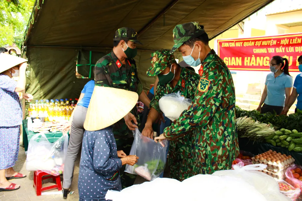 Quảng Ngãi: “Gian hàng 0 đồng” thắm tình quân dân ảnh 4