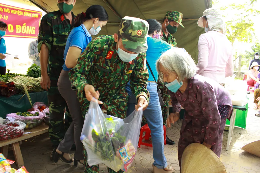 Quảng Ngãi: “Gian hàng 0 đồng” thắm tình quân dân ảnh 5
