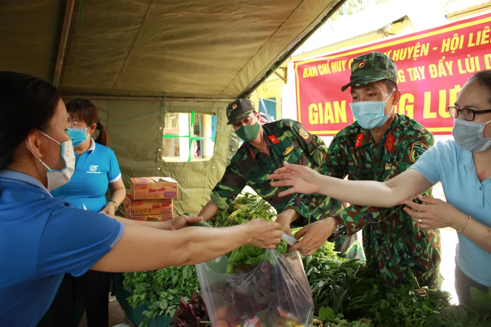 Quảng Ngãi: “Gian hàng 0 đồng” thắm tình quân dân ảnh 8