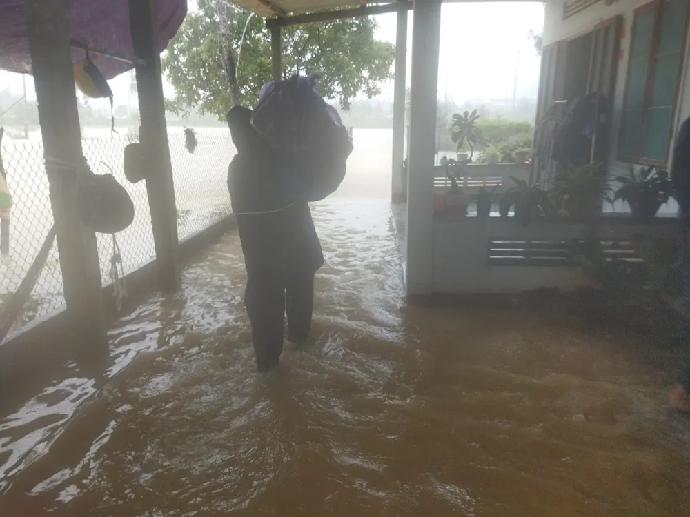 Quảng Ngãi: Cứu hộ tàu cá bị phá nước thả trôi trên biển ảnh 3