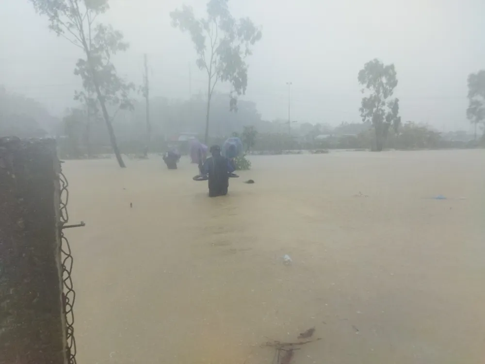 Quảng Ngãi: Cứu hộ tàu cá bị phá nước thả trôi trên biển ảnh 4