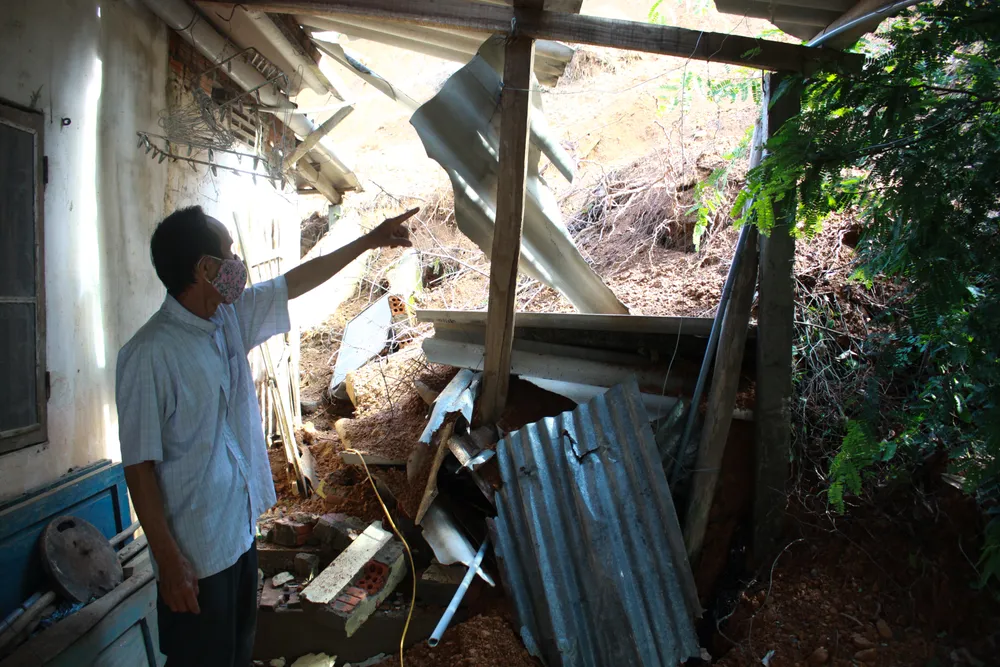 Quảng Ngãi: Hiểm họa sạt lở núi ở thị trấn Châu Ổ ảnh 9