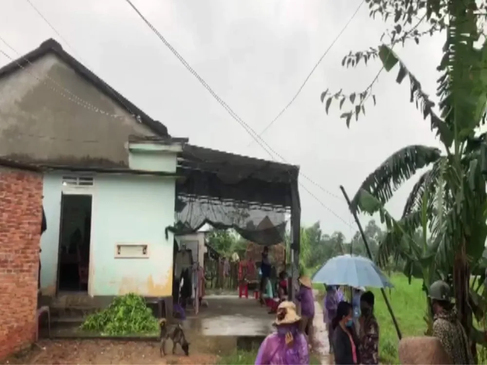 Cháu bé 4 tuổi tử vong do người cậu ném dao trúng cổ ảnh 1 Cháu bé 4 tuổi tử vong do người cậu ném dao trúng cổ ảnh 1