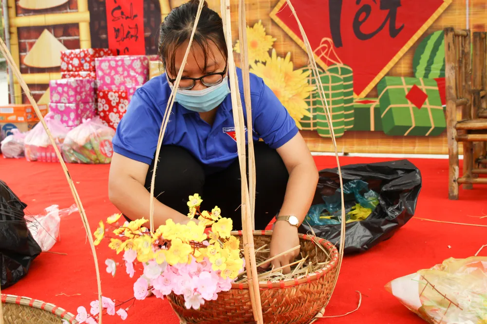 Mang quà tết đến vùng núi Quảng Ngãi ảnh 7 Mang quà tết đến vùng núi Quảng Ngãi ảnh 7