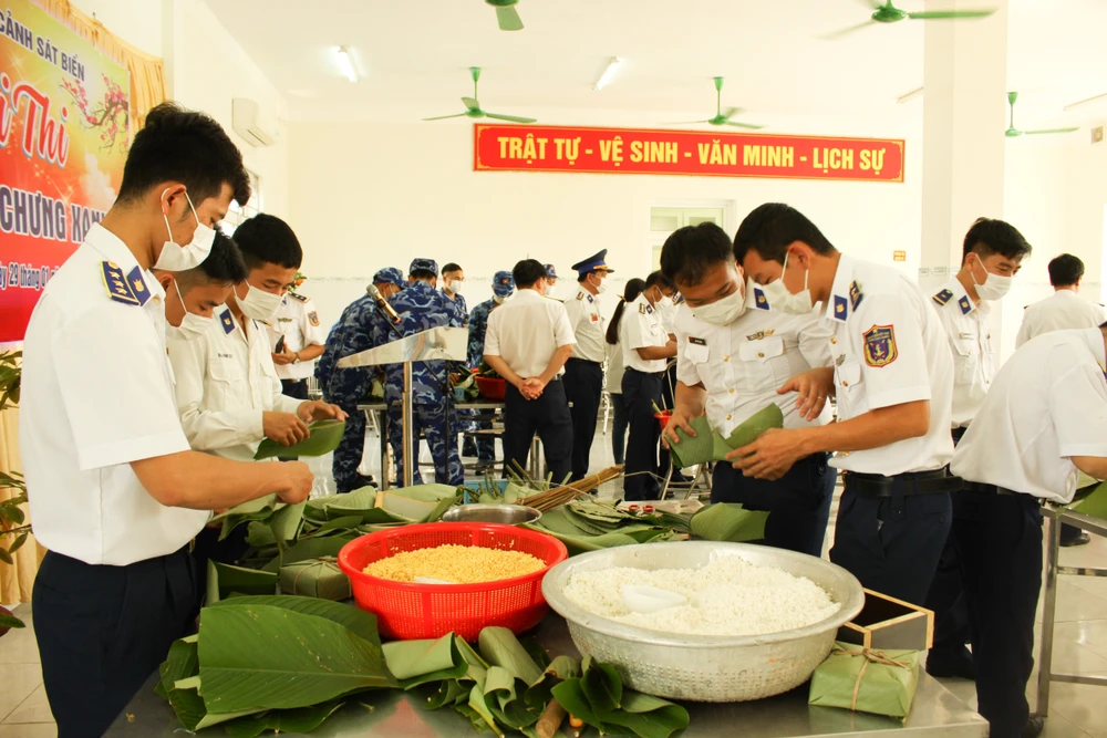 Chiến sĩ Cảnh sát biển gói bánh chưng đón Tết Nguyên đán Nhâm Dần ảnh 3 Chiến sĩ Cảnh sát biển gói bánh chưng đón Tết Nguyên đán Nhâm Dần ảnh 3