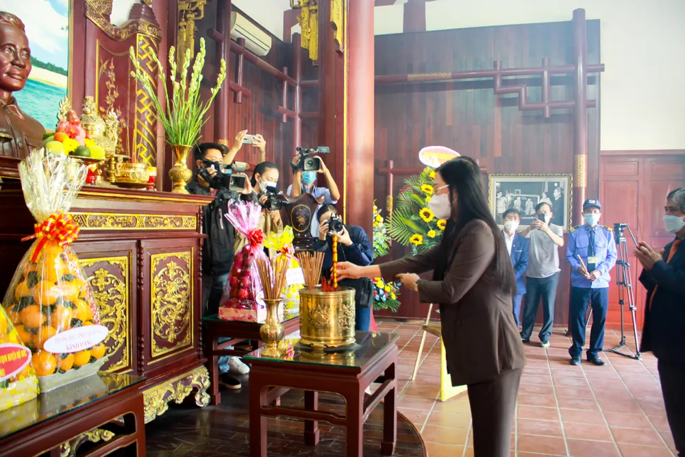 Dâng hương kỷ niệm 116 năm Ngày sinh cố Thủ tướng Phạm Văn Đồng ảnh 2