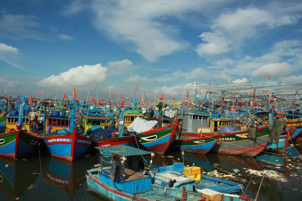 Xăng dầu giảm, ngư dân Quảng Ngãi chuẩn bị cho tàu vươn khơi ảnh 3 Xăng dầu giảm, ngư dân Quảng Ngãi chuẩn bị cho tàu vươn khơi ảnh 3
