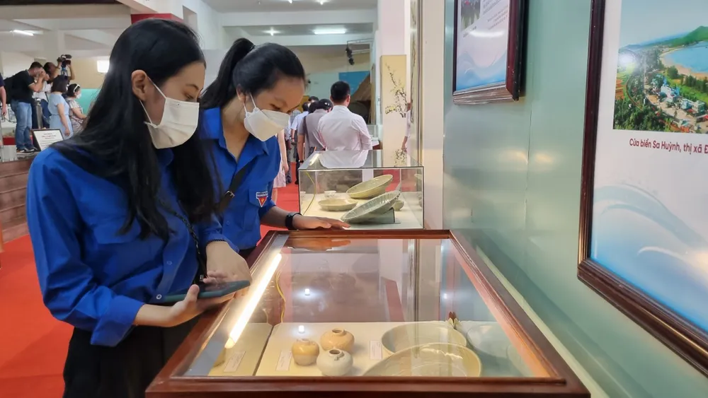 Triển lãm “Tinh hoa di sản từ những con tàu cổ - Bảo vật Quốc gia” ảnh 3