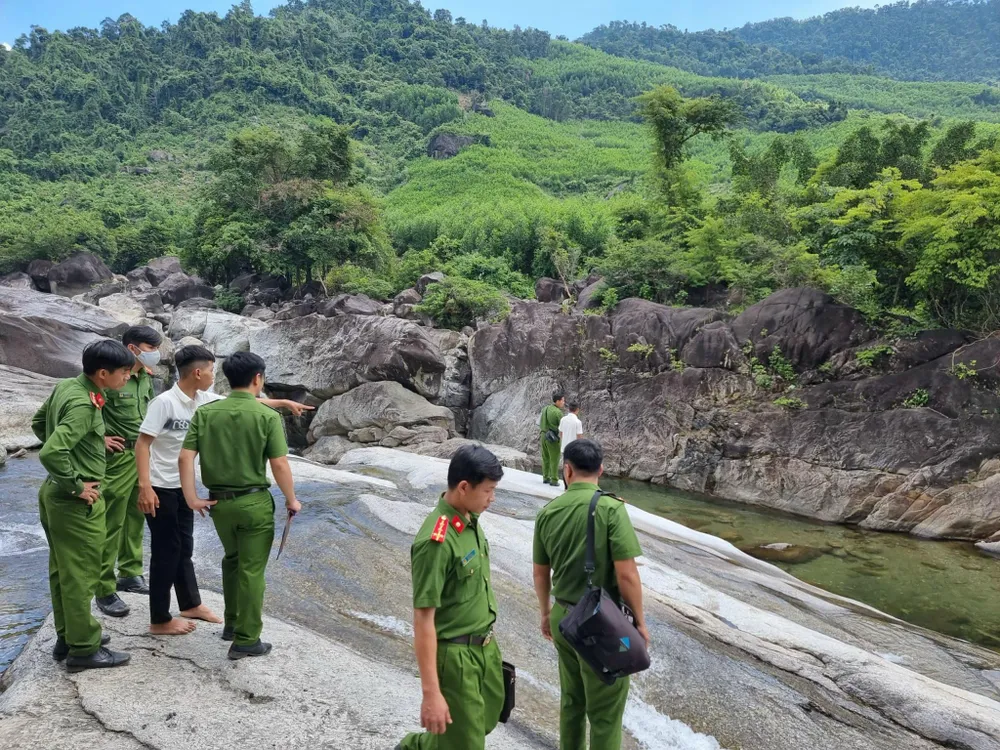 Đi tắm thác sau lễ khai giảng, 2 học sinh đuối nước tử vong ảnh 1 Đi tắm thác sau lễ khai giảng, 2 học sinh đuối nước tử vong ảnh 1