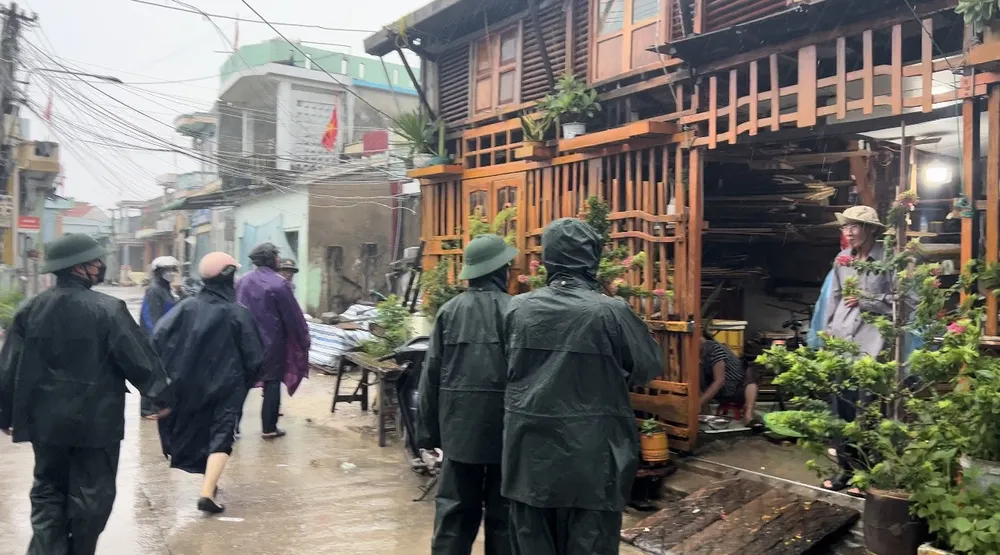 Video: Đảo Lý Sơn biển động, gió cấp 6, giật cấp 7 do ảnh hưởng bão số 4 ảnh 4