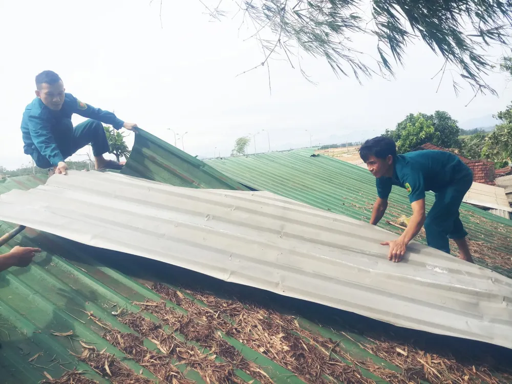 Quảng Ngãi khẩn trương khắc phục hậu quả ảnh hưởng bão số 4 ảnh 6