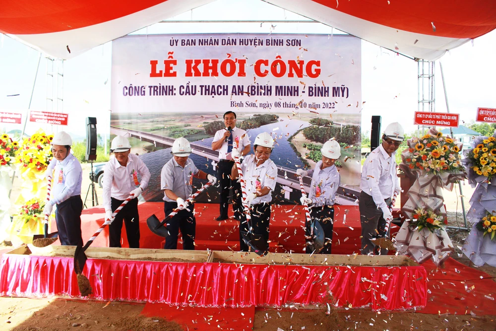 Quảng Ngãi: Khởi công cầu Thạch An nối đôi bờ sông Trà Bồng ảnh 1 Quảng Ngãi: Khởi công cầu Thạch An nối đôi bờ sông Trà Bồng ảnh 1
