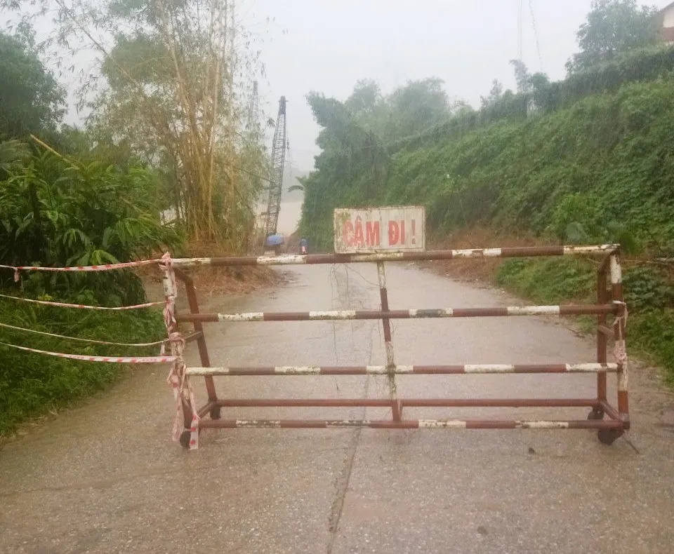 Nhiều khu vực ở Quảng Trị, Quảng Ngãi bị chia cắt, ngập nặng do mưa lớn  ảnh 4