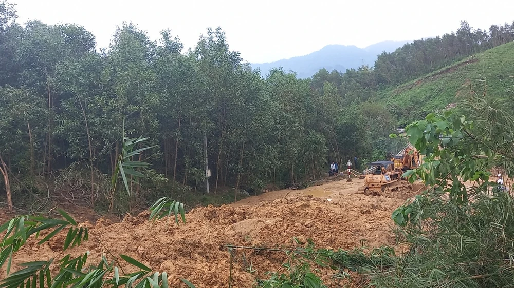 Quảng Ngãi: 3,5 tỷ đồng khắc phục khẩn cấp các tuyến đường tỉnh do hậu quả thiên tai ảnh 1 Quảng Ngãi: 3,5 tỷ đồng khắc phục khẩn cấp các tuyến đường tỉnh do hậu quả thiên tai ảnh 1