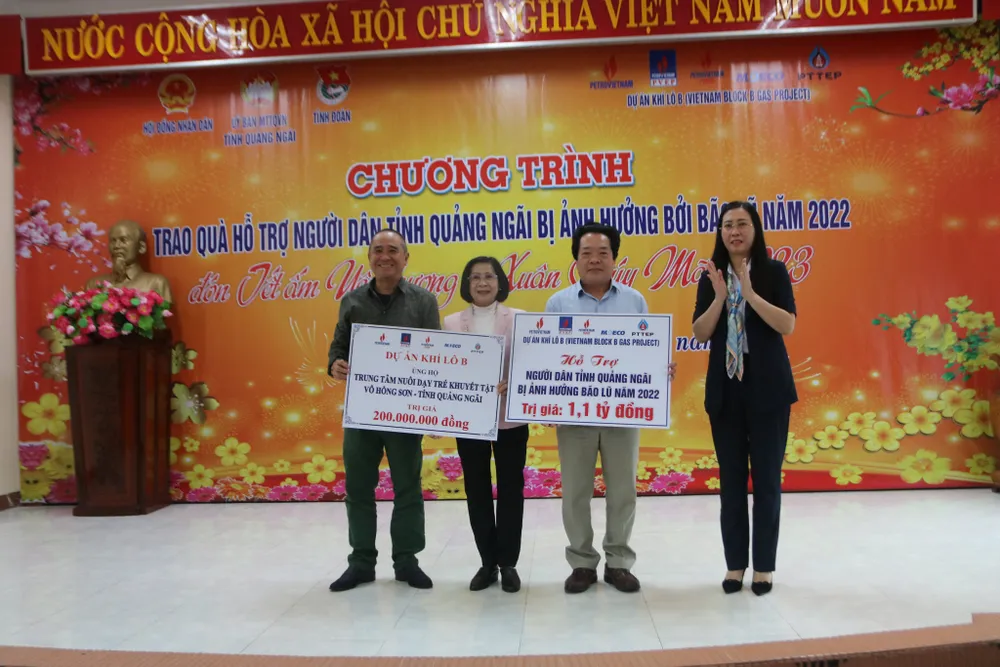 Chương trình trao hỗ trợ cho người dân tỉnh Quảng Ngãi bị ảnh hưởng bởi bão lũ và trao ủng hộ Trung tâm nuôi dạy trẻ khuyết tật Võ Hồng Sơn. Chương trình trao hỗ trợ cho người dân tỉnh Quảng Ngãi bị ảnh hưởng bởi bão lũ và trao ủng hộ Trung tâm nuôi dạy trẻ khuyết tật Võ Hồng Sơn.