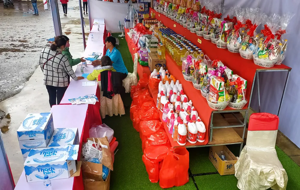 Gian hàng 0 đồng của Liên đoàn Lao động tỉnh Quảng Ngãi thành lập Gian hàng 0 đồng của Liên đoàn Lao động tỉnh Quảng Ngãi thành lập