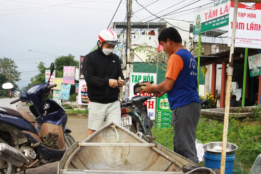 Việc mua bán diễn ra nhanh chóng vào đầu năm, thuận lợi cho người bán, người mua. Ảnh: NGUYỄN TRANG Việc mua bán diễn ra nhanh chóng vào đầu năm, thuận lợi cho người bán, người mua. Ảnh: NGUYỄN TRANG