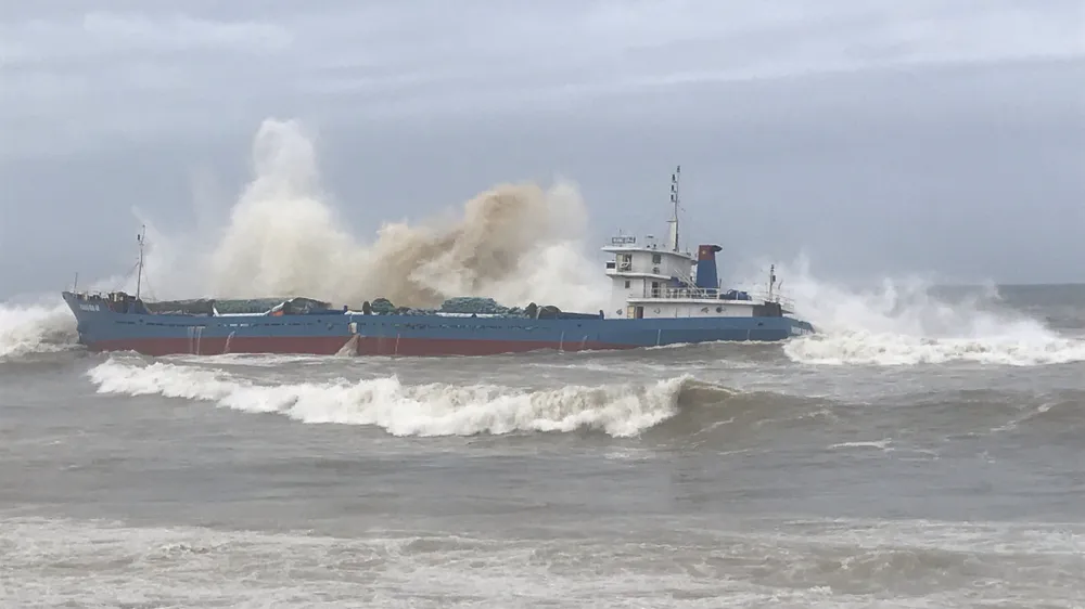 8.000 lít DO trên tàu Hoàng Gia 46 gặp sự cố có nguy cơ tràn dầu 8.000 lít DO trên tàu Hoàng Gia 46 gặp sự cố có nguy cơ tràn dầu