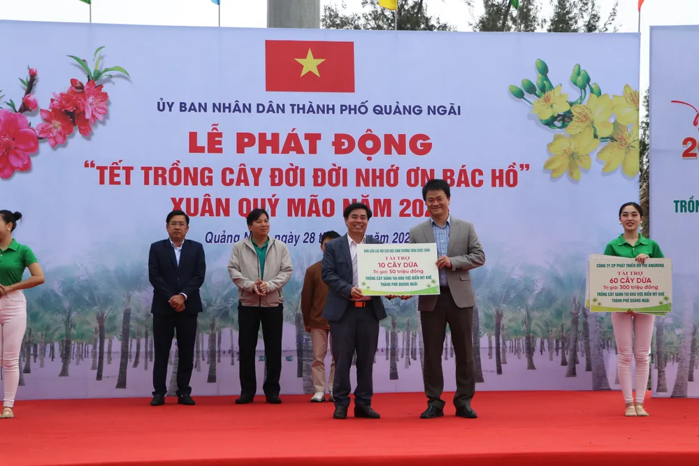 TP Quảng Ngãi đã nhận được sự ủng hộ, tài trợ cây xanh của các đơn vị trên địa bàn TP Quảng Ngãi đã nhận được sự ủng hộ, tài trợ cây xanh của các đơn vị trên địa bàn