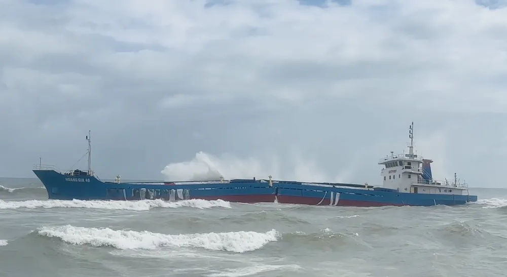 Tàu Hoàng Gia 46 gặp nạn trên vùng biển tỉnh Quảng Ngãi